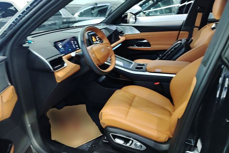 Used XPeng G9 2025 725 with Ultra-Long Range Max Left Front Seat
