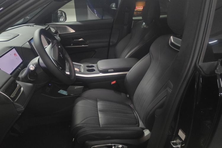Used XPeng G9 2025 725 with Ultra-Long Range Max Left Front Seat