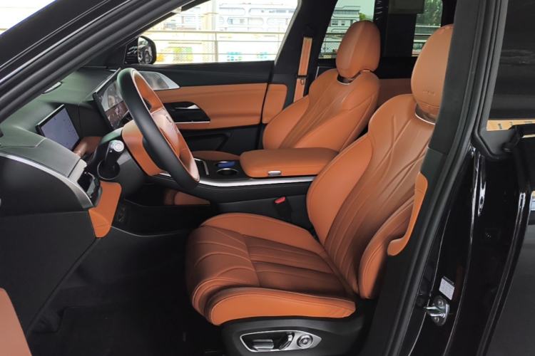 Used XPeng G9 2025 725 with Ultra-Long Range Max Left Front Seat
