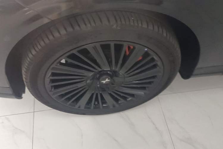 Used XPeng G9 2025 725 with Ultra-Long Range Max Left Front Wheel Hub