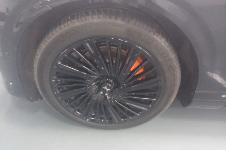 Used XPeng G9 2025 625 Long-Range Max Left Front Wheel Hub