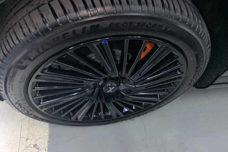Used XPeng G9 2025 680 Ultra-Long Range All-Wheel Drive Max Left Front Wheel Hub