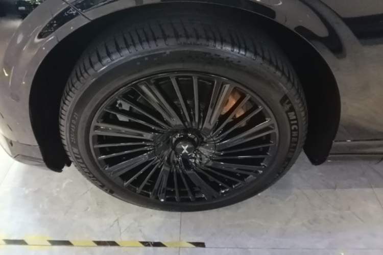 Used XPeng G9 2025 725 with Ultra-Long Range Max Left Front Wheel Hub
