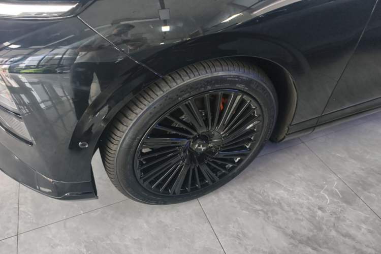 Used XPeng G9 2025 680 Ultra-Long Range All-Wheel Drive Max Left Front Wheel Hub