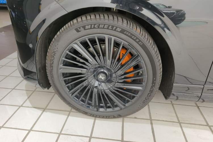Used XPeng G9 2025 725 with Ultra-Long Range Max Left Front Wheel Hub