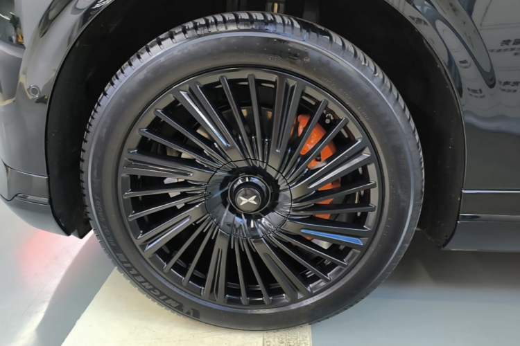 Used XPeng G9 2025 725 with Ultra-Long Range Max Left Front Wheel Hub