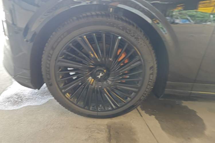 Used XPeng G9 2025 725 with Ultra-Long Range Max Left Front Wheel Hub