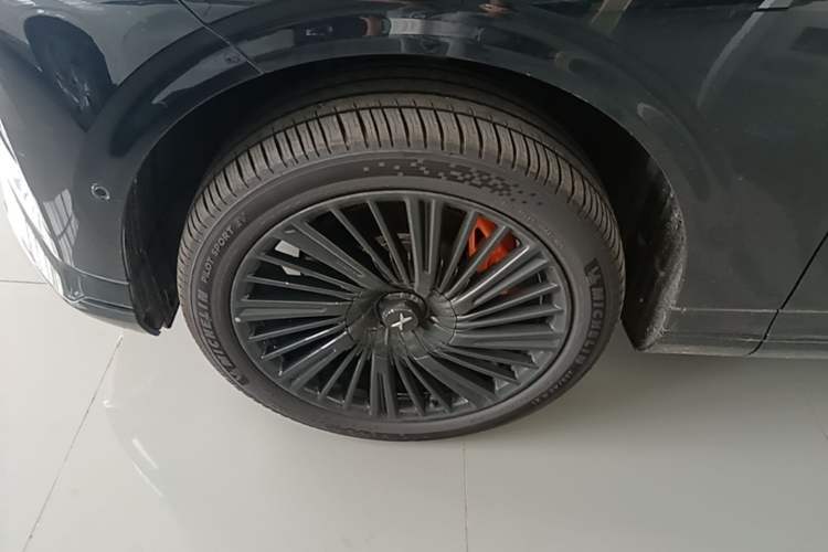 Used XPeng G9 2025 725 with Ultra-Long Range Max Left Front Wheel Hub