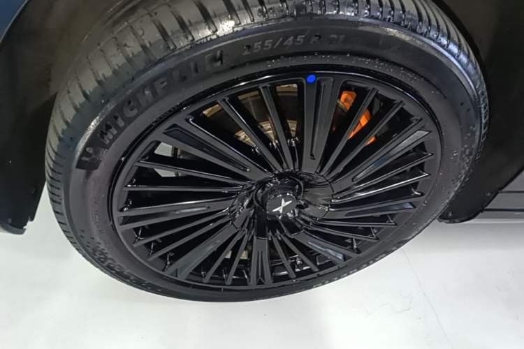 Used XPeng G9 2025 680 Ultra-Long Range All-Wheel Drive Max Left Front Wheel Hub