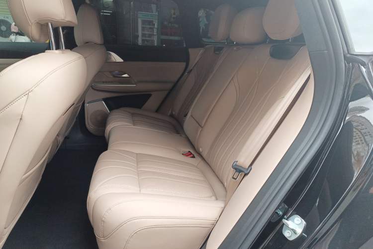 Used XPeng G9 2025 725 with Ultra-Long Range Max Left Rear Seat