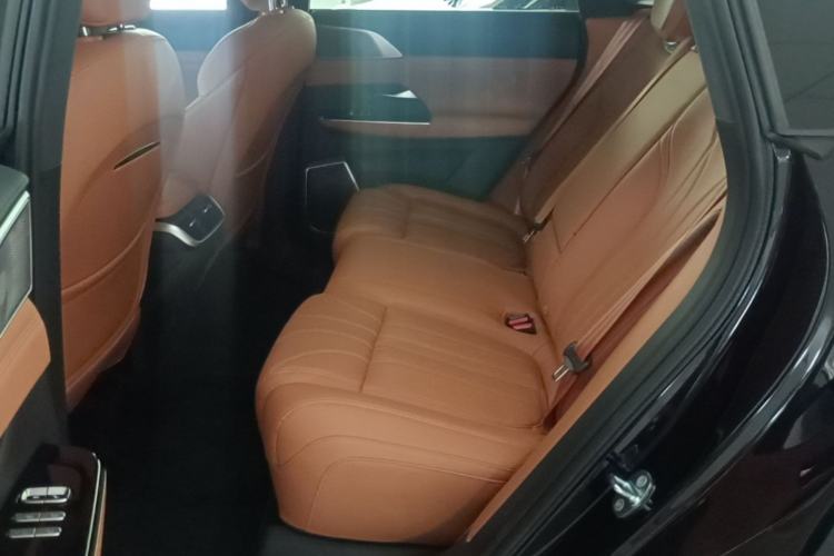 Used XPeng G9 2025 725 with Ultra-Long Range Max Left Rear Seat