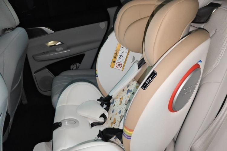 Used XPeng G9 2025 680 Ultra-Long Range All-Wheel Drive Max Left Rear Seat