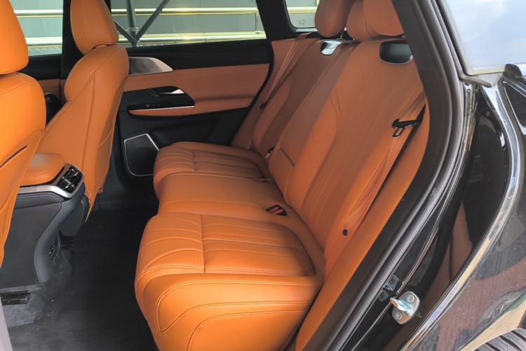 Used XPeng G9 2025 725 with Ultra-Long Range Max Left Rear Seat