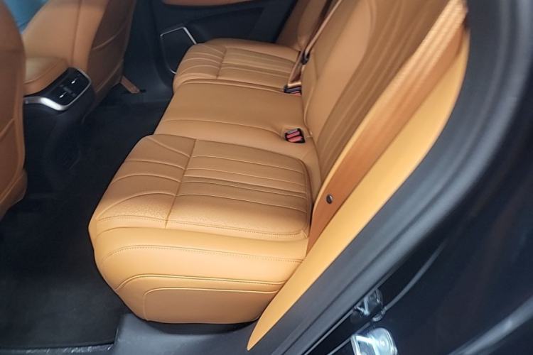 Used XPeng G9 2025 725 with Ultra-Long Range Max Left Rear Seat