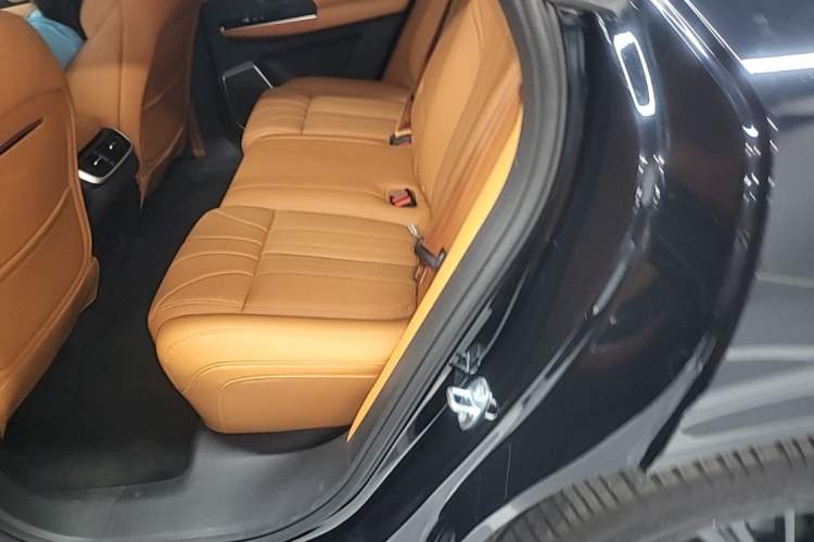 Used XPeng G9 2025 725 with Ultra-Long Range Max Left Rear Seat