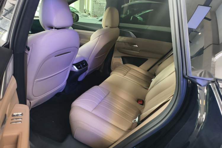 Used XPeng G9 2025 680 Ultra-Long Range All-Wheel Drive Max Left Rear Seat