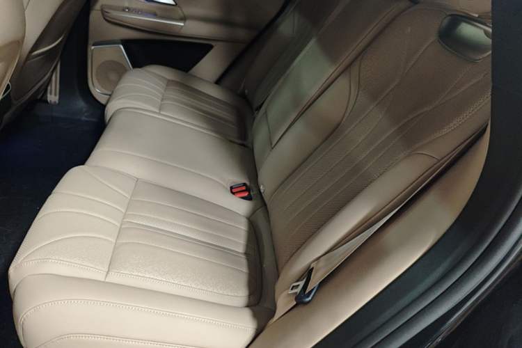 Used XPeng G9 2025 625 Long-Range Max Left Rear Seat