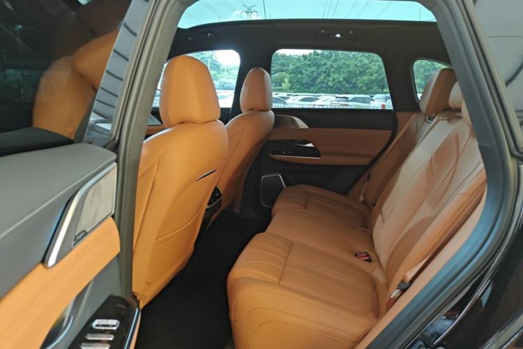 Used XPeng G9 2025 725 with Ultra-Long Range Max Left Rear Seat