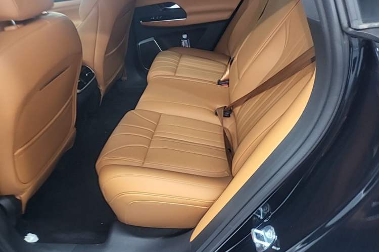 Used XPeng G9 2025 725 with Ultra-Long Range Max Left Rear Seat