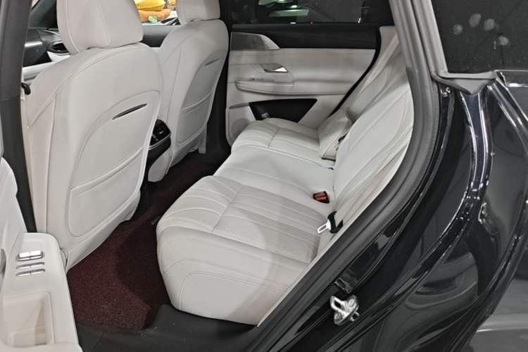 Used XPeng G9 2025 725 with Ultra-Long Range Max Left Rear Seat