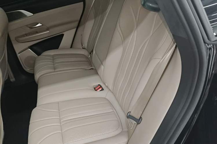 Used XPeng G9 2025 725 with Ultra-Long Range Max Left Rear Seat