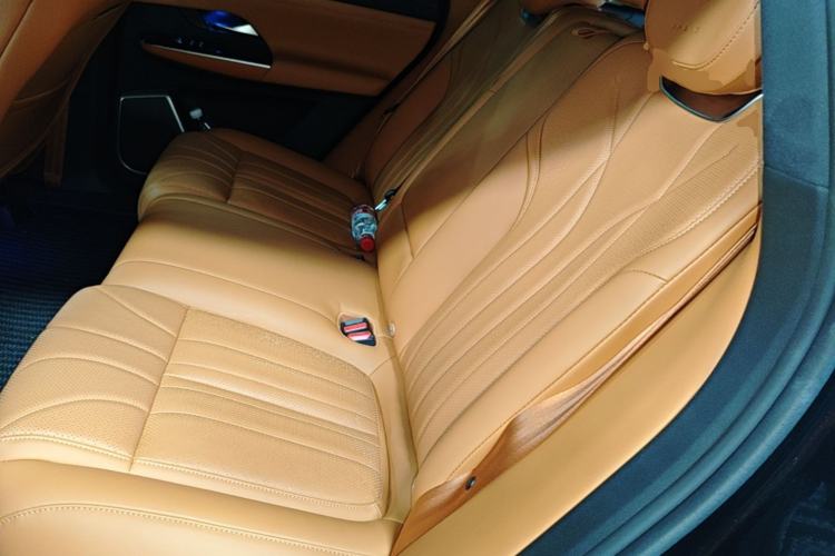 Used XPeng G9 2025 725 with Ultra-Long Range Max Left Rear Seat