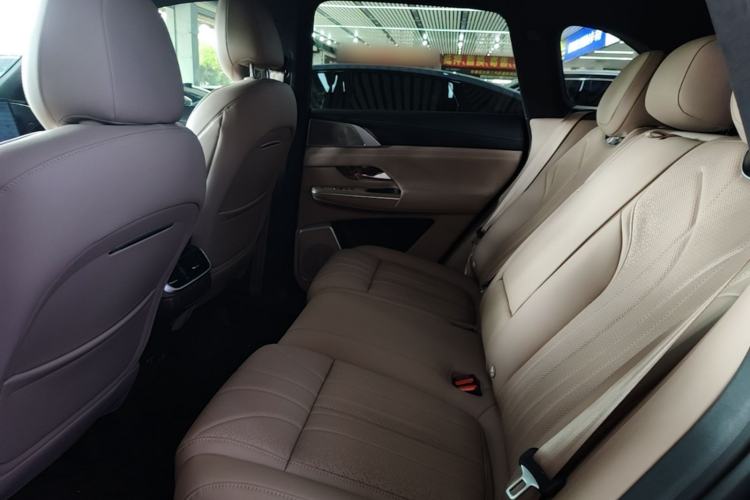 Used XPeng G9 2025 725 with Ultra-Long Range Max Left Rear Seat