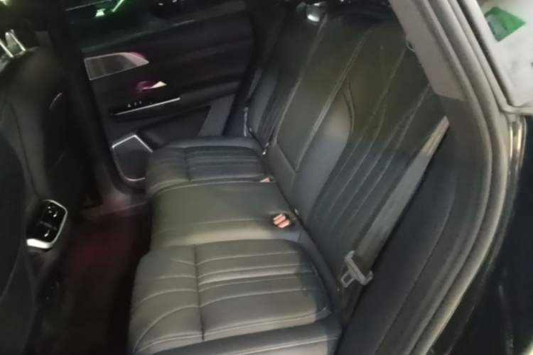 Used XPeng G9 2025 725 with Ultra-Long Range Max Left Rear Seat