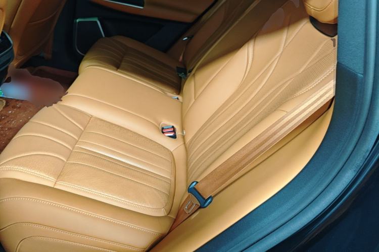 Used XPeng G9 2025 680 Ultra-Long Range All-Wheel Drive Max Left Rear Seat