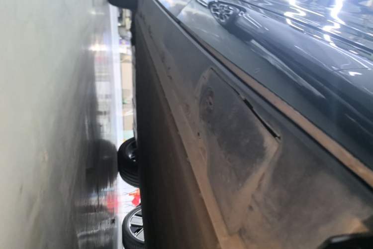 Used XPeng G9 2025 680 Ultra-Long Range All-Wheel Drive Max Left Side Sill