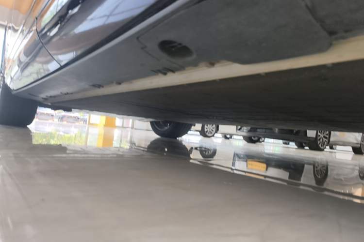 Used XPeng G9 2025 725 with Ultra-Long Range Max Left Side Sill