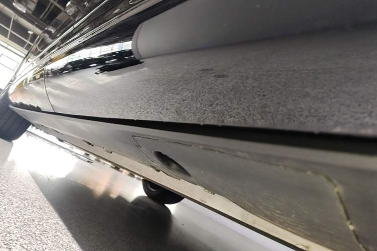 Used XPeng G9 2025 680 Ultra-Long Range All-Wheel Drive Max Left Side Sill