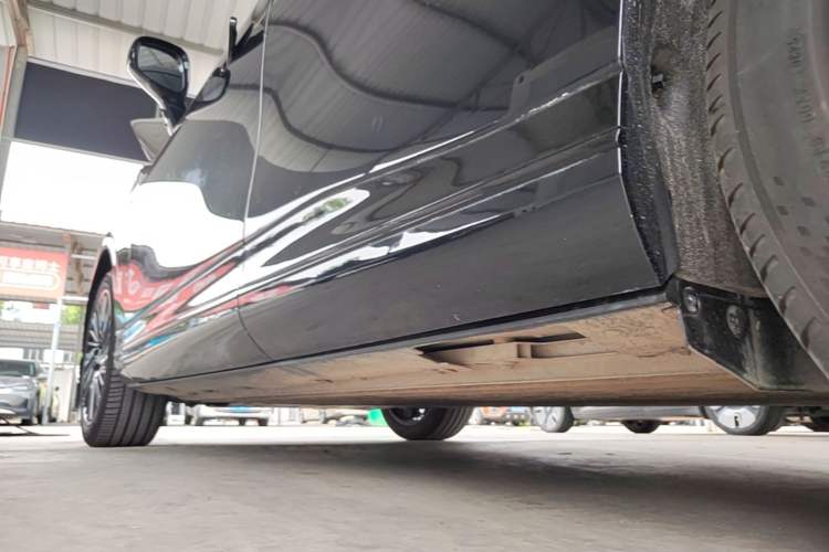 Used XPeng G9 2025 625 Long-Range Max Left Side Sill