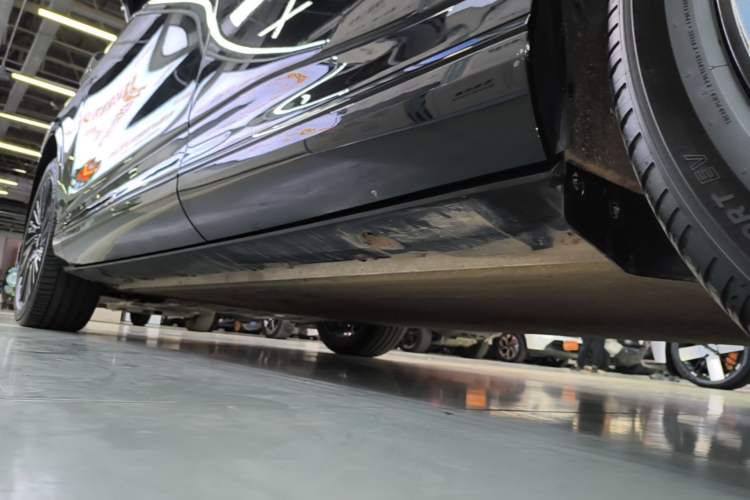 Used XPeng G9 2025 725 with Ultra-Long Range Max Left Side Sill
