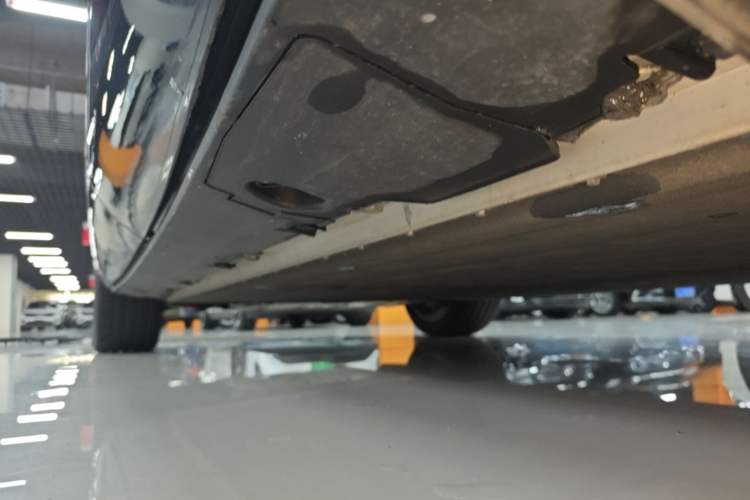 Used XPeng G9 2025 625 Long-Range Max Left Side Sill