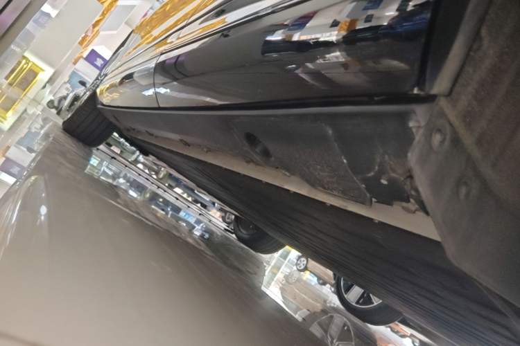 Used XPeng G9 2025 680 Ultra-Long Range All-Wheel Drive Max Left Side Sill