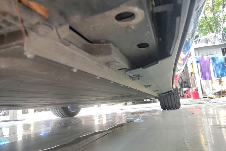 Used XPeng G9 2025 625 Long-Range Max Left Side Sill