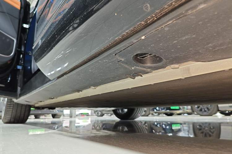 Used XPeng G9 2025 725 with Ultra-Long Range Max Left Side Sill