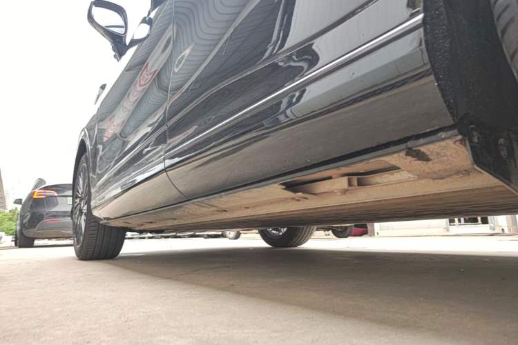 Used XPeng G9 2025 625 Long-Range Max Left Side Sill