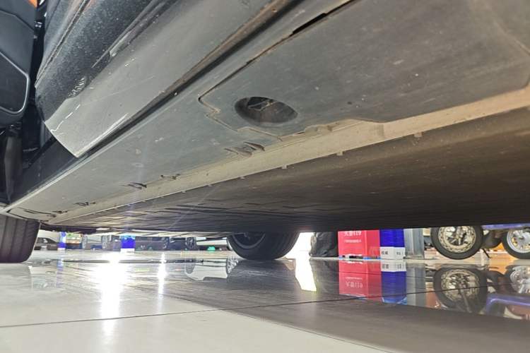 Used XPeng G9 2025 680 Ultra-Long Range All-Wheel Drive Max Left Side Sill