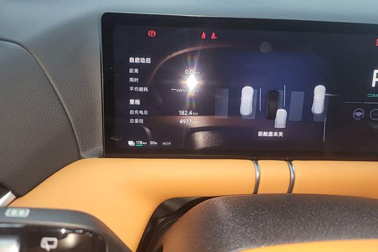 Used XPeng G9 2025 725 with Ultra-Long Range Max Odometer Close Up