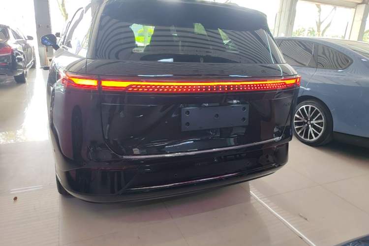Used XPeng G9 2025 725 with Ultra-Long Range Max Rear