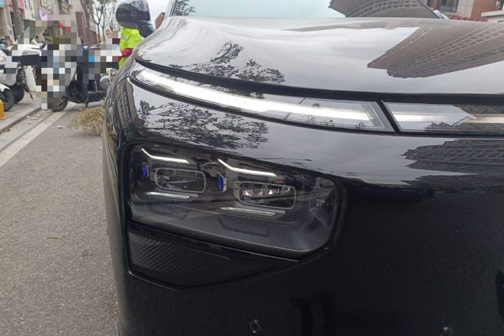 Used XPeng G9 2025 725 with Ultra-Long Range Max Right Front Headlight
