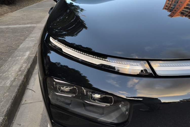 Used XPeng G9 2025 725 with Ultra-Long Range Max Right Front Headlight