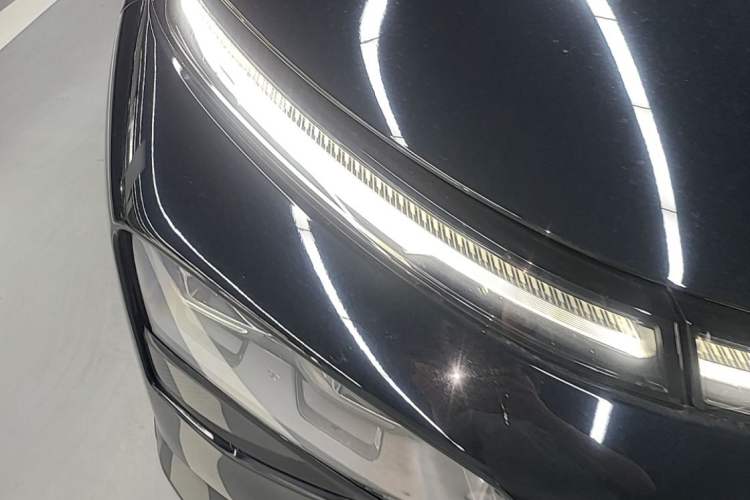 Used XPeng G9 2025 725 with Ultra-Long Range Max Right Front Headlight