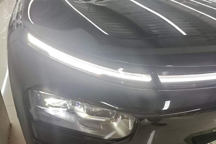 Used XPeng G9 2025 725 with Ultra-Long Range Max Right Front Headlight