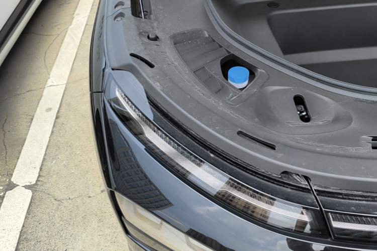 Used XPeng G9 2025 725 with Ultra-Long Range Max Right Front Headlight