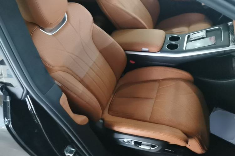 Used XPeng G9 2025 725 with Ultra-Long Range Max Right Front Seat