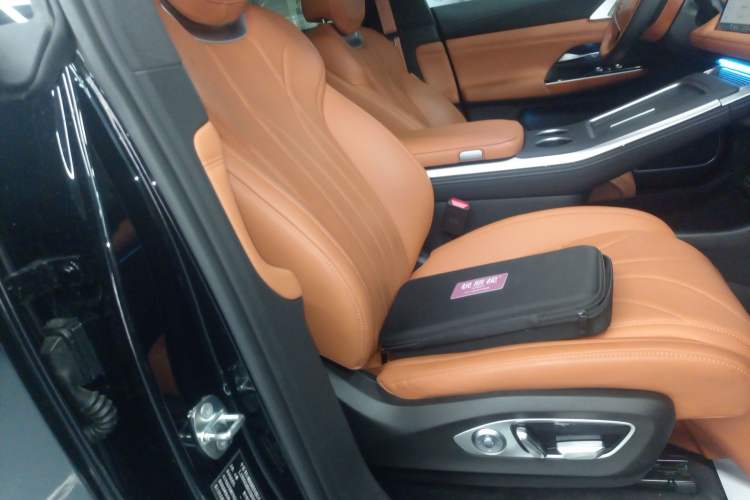 Used XPeng G9 2025 625 Long-Range Max Right Front Seat