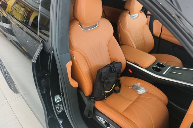 Used XPeng G9 2025 725 with Ultra-Long Range Max Right Front Seat